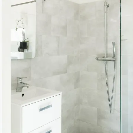 Fast Wifi, En Bathroom - Maison Lux Apartment *